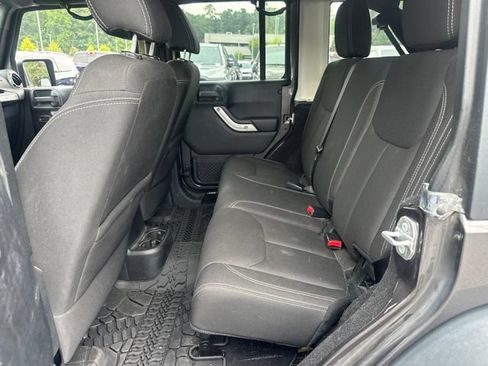 Used 2016 Jeep Wrangler Unlimited Rubicon w/ Connectivity Group AWD/4WD image 11