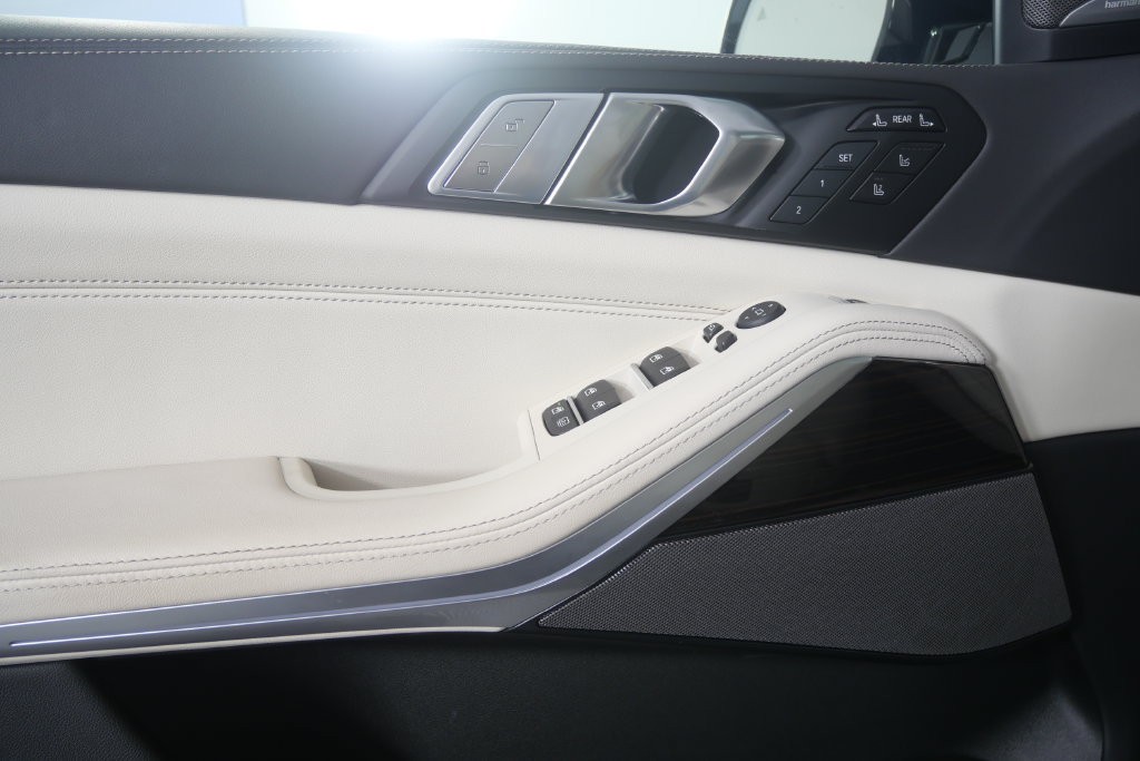 Certified 2026 BMW X7 xDrive40i AWD/4WD image 9