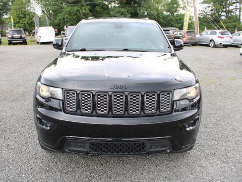 Used 2018 Jeep Grand Cherokee Altitude AWD/4WD image 3