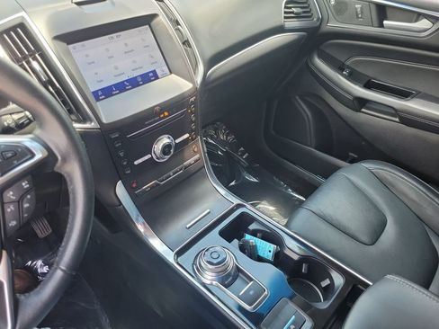 Used 2019 Ford Edge Titanium FWD image 22