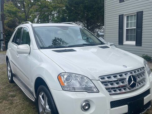 Used 2010 Mercedes-Benz ML 550 4MATIC image 2