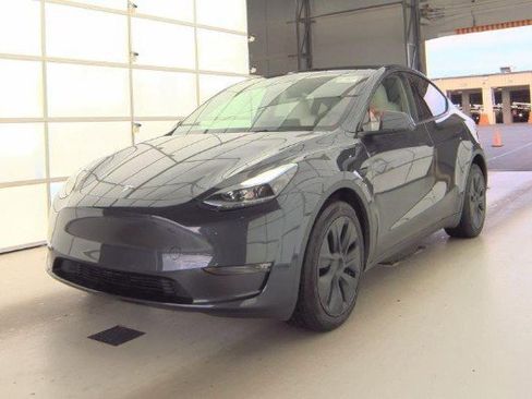Used 2024 Tesla Model Y Long Range image 2