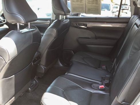 Used 2023 Toyota Highlander Limited FWD image 20