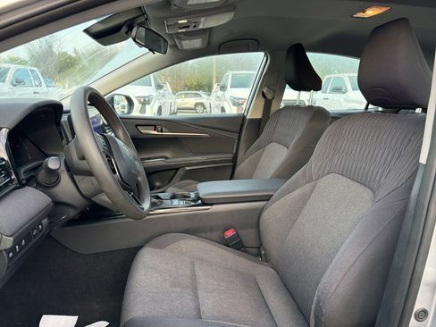 Used 2025 Toyota Camry LE image 9