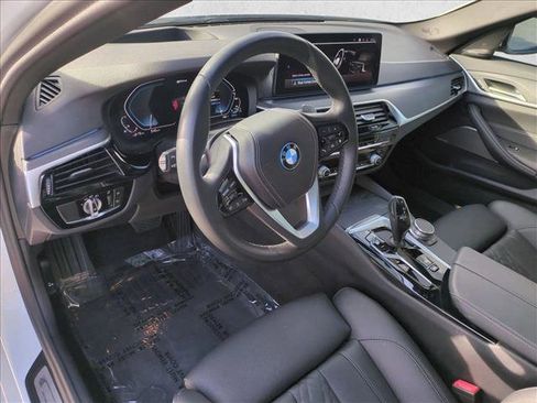 Used 2023 BMW 530e w/ Premium Package image 10