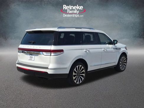 Used 2024 Lincoln Navigator Reserve AWD/4WD image 5