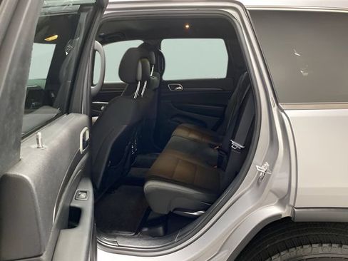 Used 2018 Jeep Grand Cherokee Laredo AWD/4WD image 24