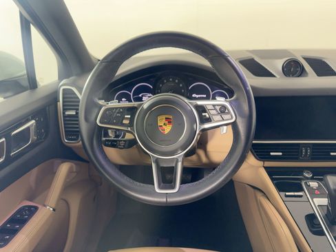 Used 2023 Porsche Cayenne image 19