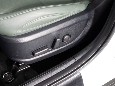 Used 2024 Kia Seltos SX w/ SX Sunroof Package image 16