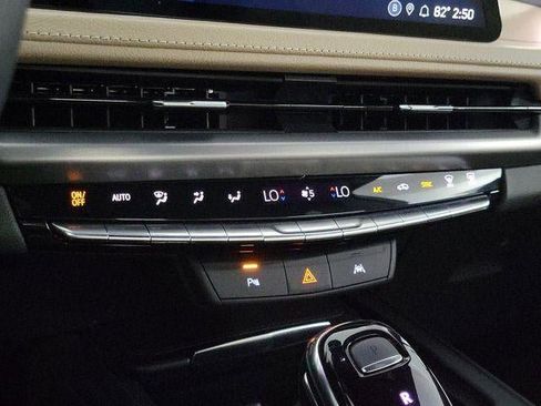 Certified 2024 Cadillac XT4 Premium Luxury FWD image 27