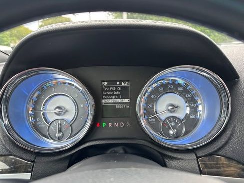 Used 2011 Chrysler 300 C RWD image 20