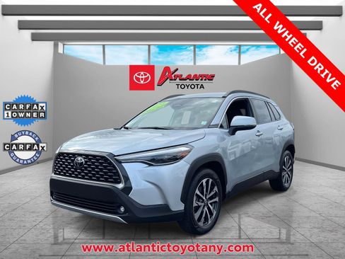 Used 2024 Toyota Corolla Cross XLE image 2