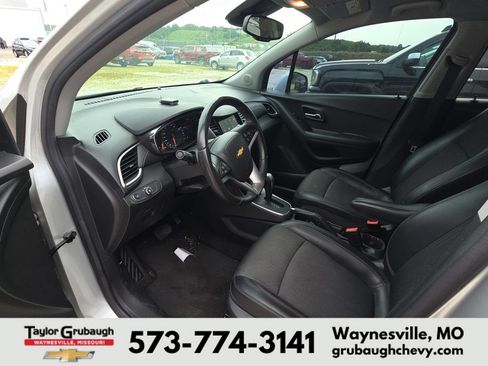Used 2019 Chevrolet Trax LT w/ LT Convenience Package FWD image 8