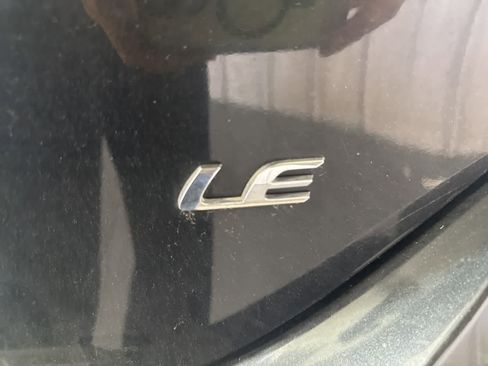 Used 2016 Toyota Corolla LE image 12