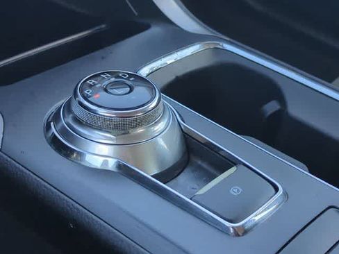 Used 2020 Ford Fusion SE FWD image 29