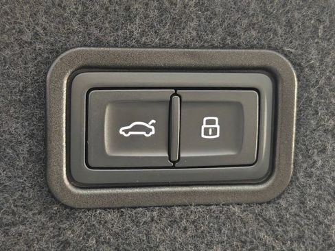 Used 2021 Audi A8 L 3.0T w/ Executive Plus Package image 37