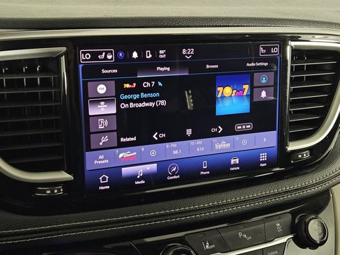 Used 2023 Chrysler Pacifica Touring-L FWD image 14
