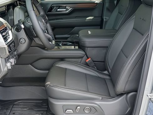 New 2026 GMC Yukon XL Denali w/ Denali Reserve Package AWD/4WD image 10