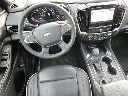 Used 2023 Chevrolet Traverse Premier image 12