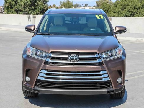 Used 2017 Toyota Highlander Limited w/ Carpet Mat Package AWD/4WD image 2