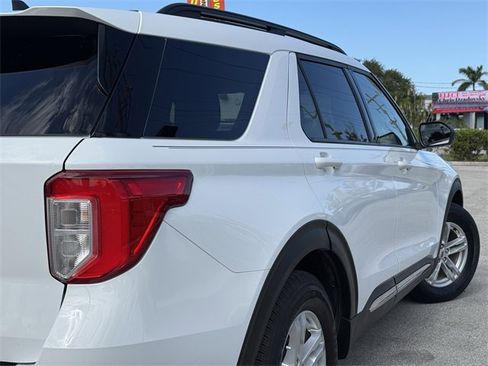 Used 2021 Ford Explorer XLT image 7
