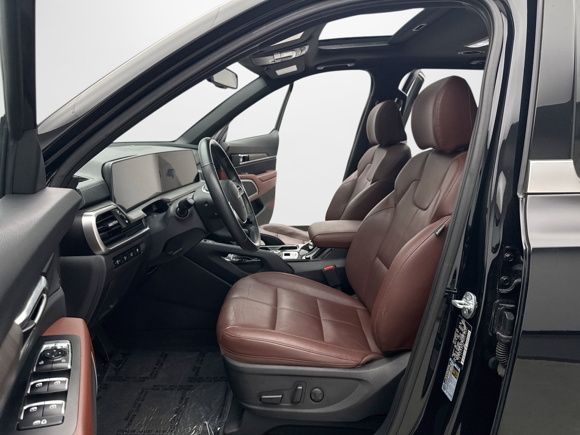 Used 2024 Kia Telluride EX w/ EX Captain's Chair Package AWD/4WD image 13