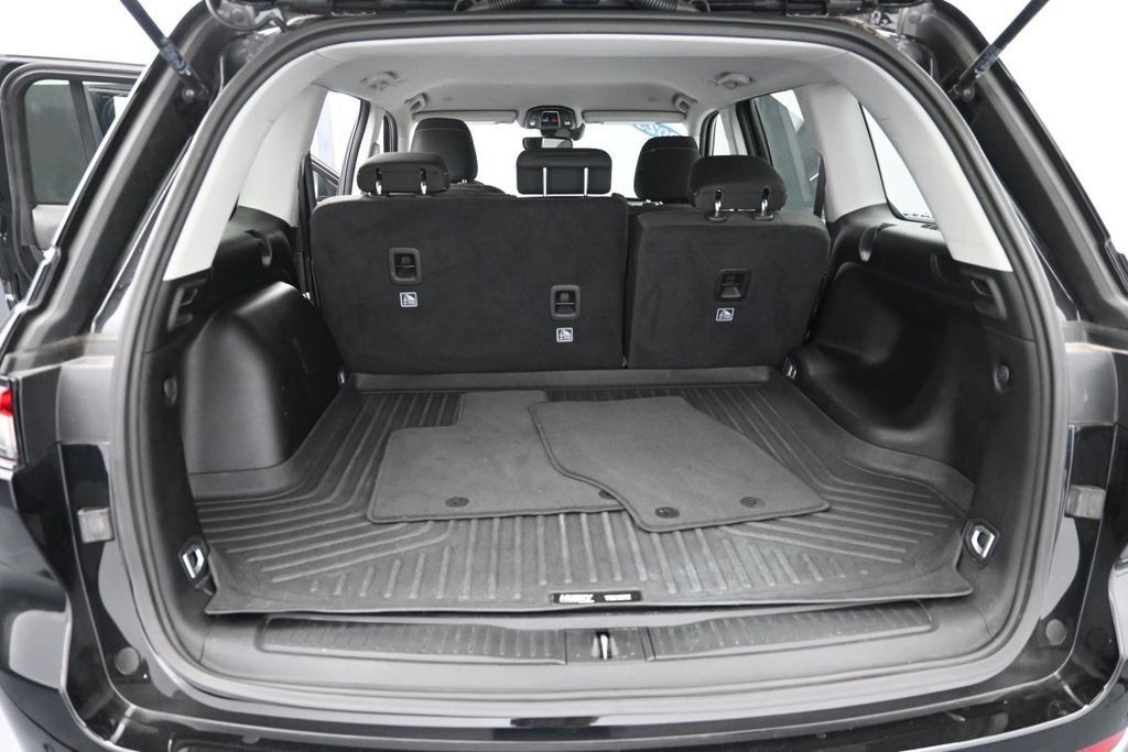 Used 2023 Jeep Grand Cherokee Laredo RWD image 15