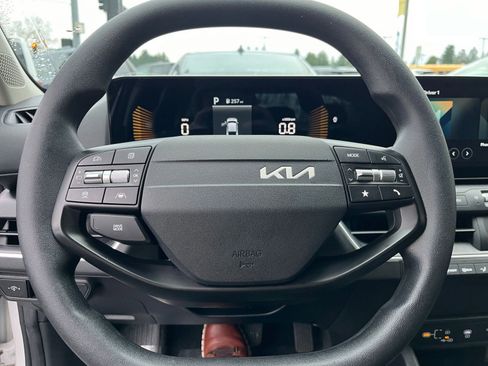 Used 2025 Kia K4 LXS image 30