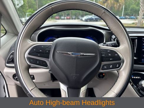 Used 2018 Chrysler Pacifica Limited w/ Advanced Safetytec Group FWD image 15