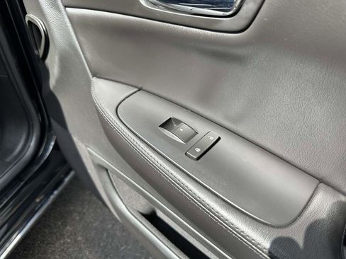 Used 2011 Cadillac DTS Limousine image 27