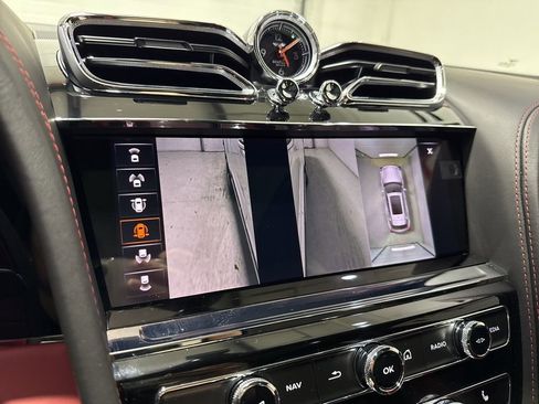 Used 2023 Bentley Bentayga image 29