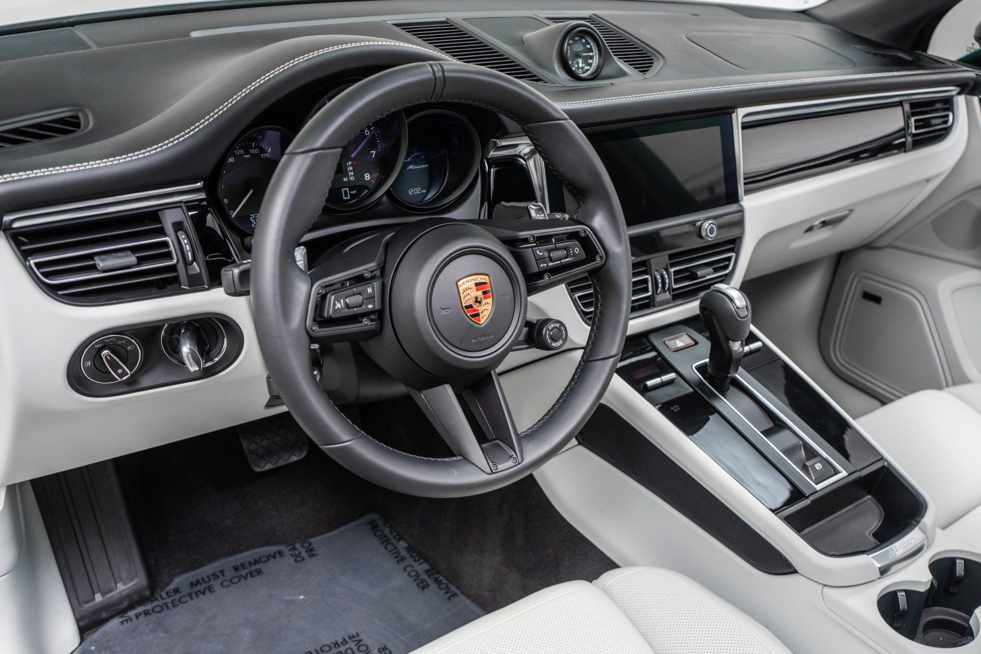 Used 2026 Porsche Macan AWD/4WD image 13