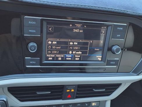 Used 2023 Volkswagen Jetta SE w/ Panoramic Sunroof Package FWD image 5
