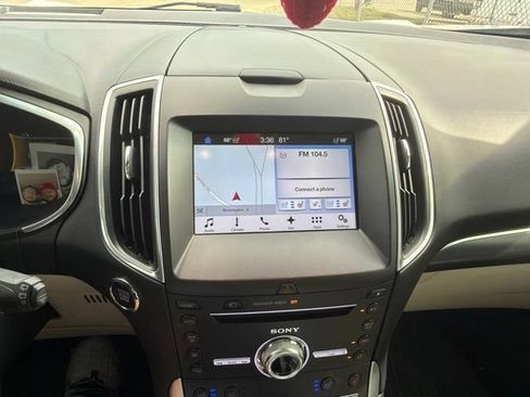 Used 2017 Ford Edge Titanium w/ Equipment Group 302A FWD image 10