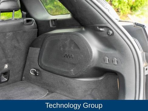 Used 2019 Jeep Cherokee Overland w/ Technology Group AWD/4WD image 11
