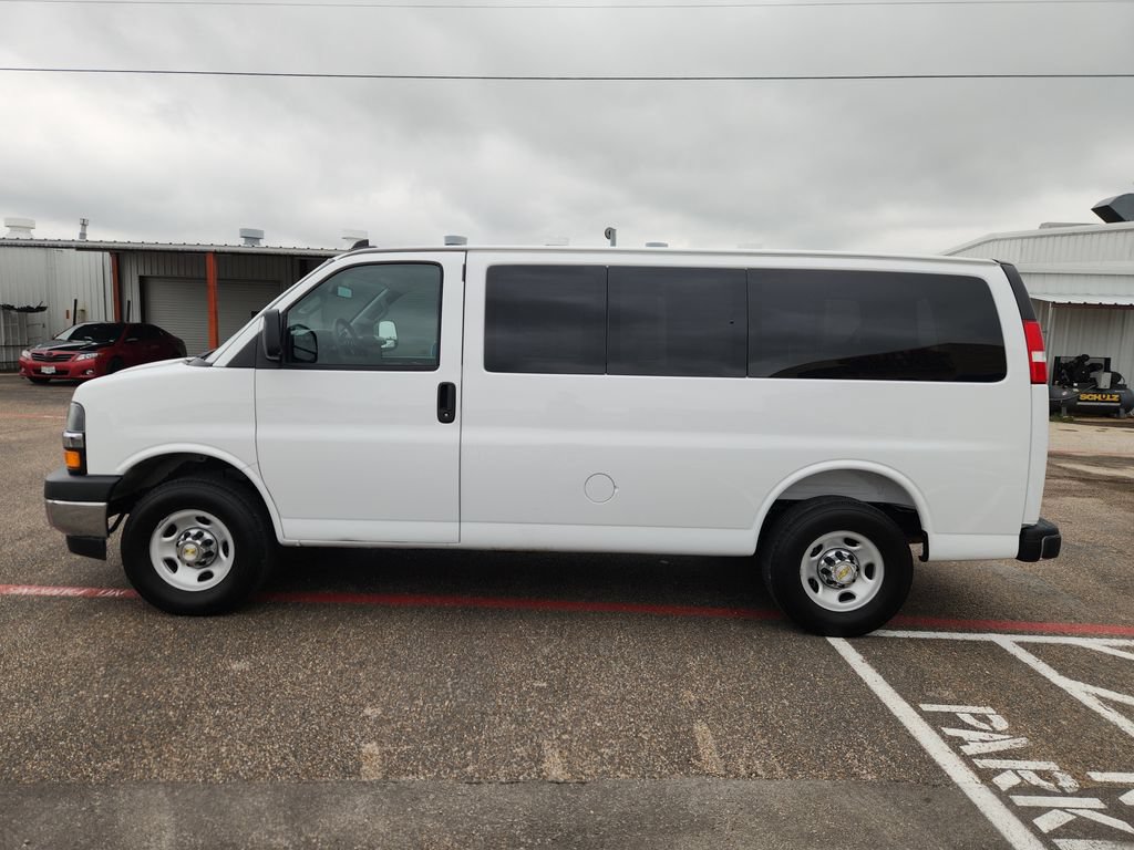 Used 2025 Chevrolet Express 2500 LT w/ LT Preferred Equipment Group RWD image 4