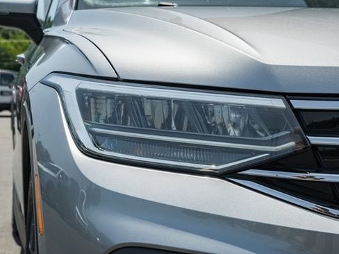 Used 2023 Volkswagen Tiguan SE FWD image 16