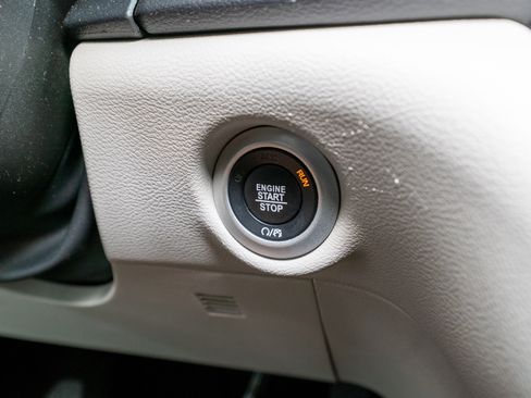 Used 2024 Chrysler Pacifica Touring-L image 29