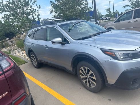 Used 2022 Subaru Outback Premium AWD/4WD image 2