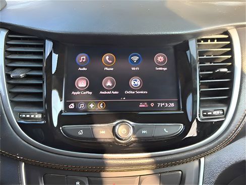 Used 2022 Chevrolet Trax LT w/ LT Convenience Package image 19