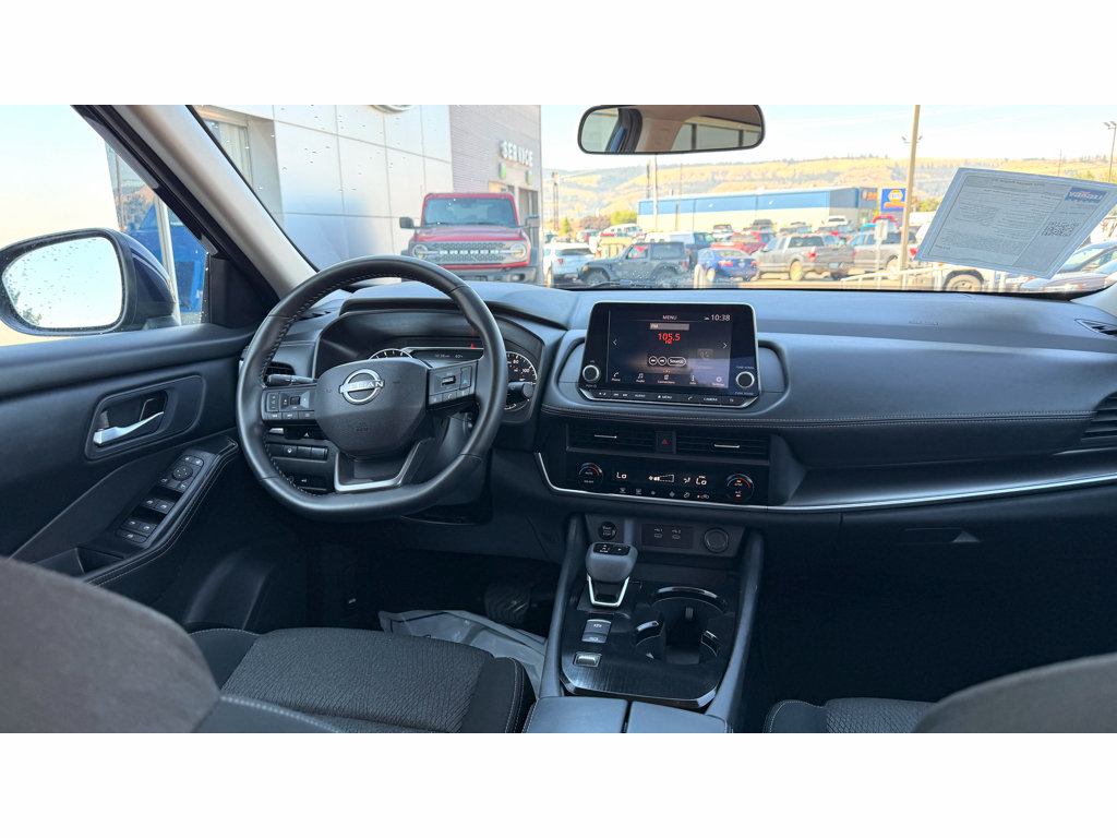 Used 2025 Nissan Rogue SV FWD image 11