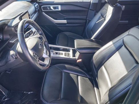 Used 2022 Ford Explorer XLT w/ Equipment Group 202A image 16