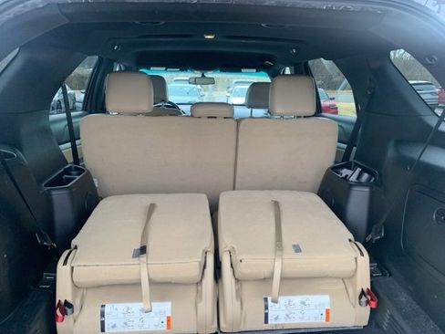 Used 2016 Ford Explorer XLT w/ Equipment Group 202A image 7