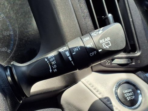Used 2018 Toyota RAV4 XLE FWD image 25