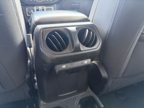 Used 2018 Jeep Wrangler Unlimited Sport S image 9