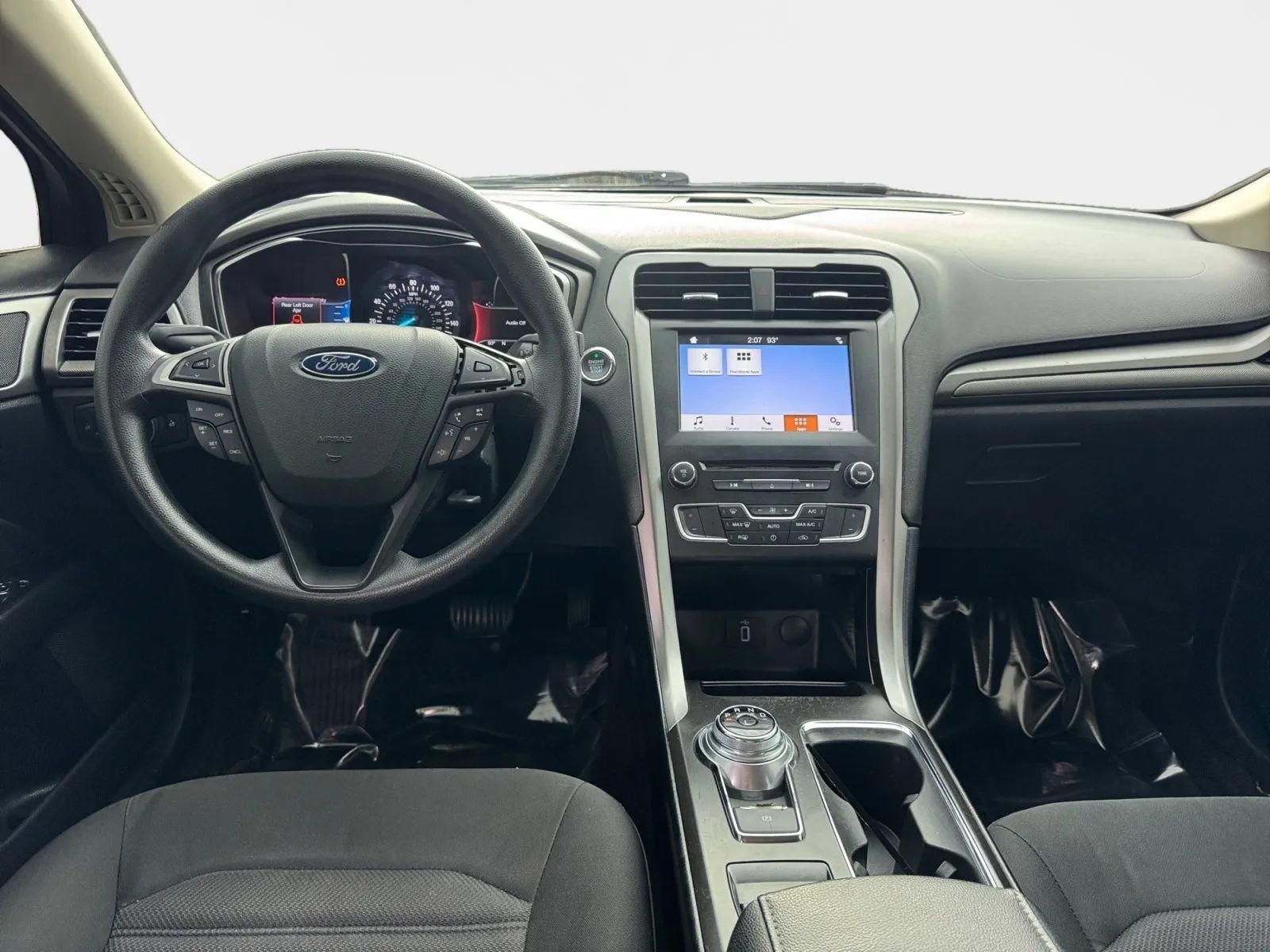 Used 2017 Ford Fusion SE w/ Fusion SE Technology Package FWD image 12