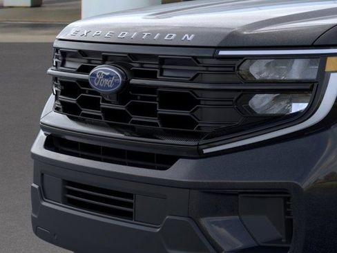 New 2025 Ford Expedition Active image 17