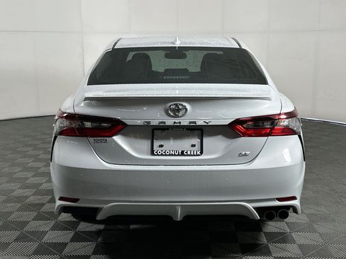 Used 2024 Toyota Camry SE w/ Convenience Package FWD image 4