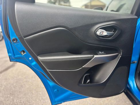 Used 2022 Jeep Cherokee Limited image 14