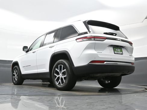 Used 2024 Jeep Grand Cherokee Limited w/ Luxury Tech Group II AWD/4WD image 29